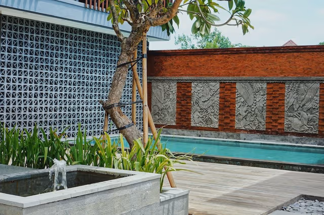 Deluxe Room, 1 King Bed, Pool View