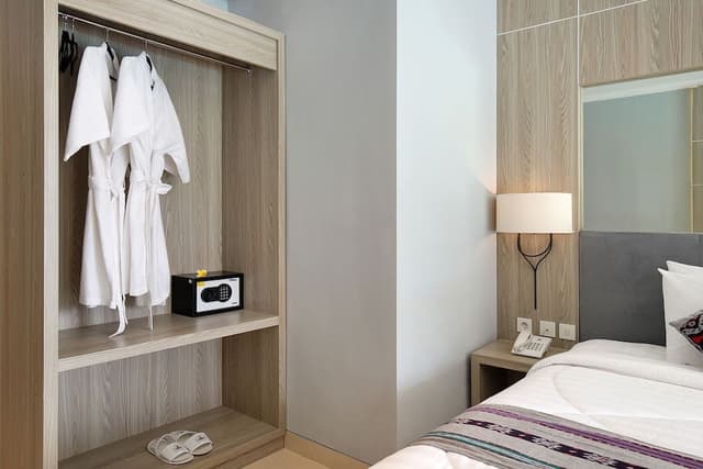 Suite, Pool Access