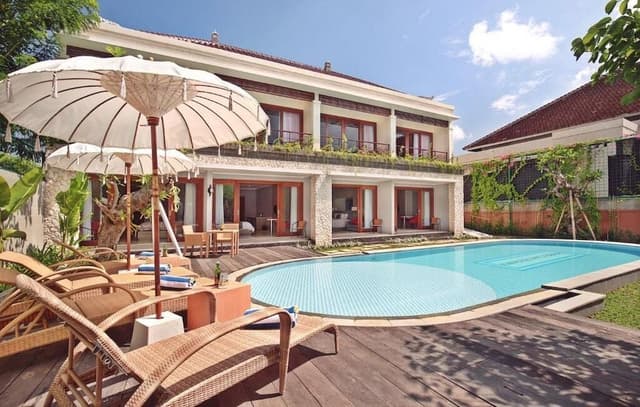 Suite, Pool Access