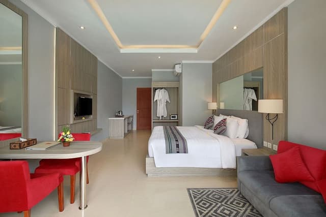 Suite, Pool Access