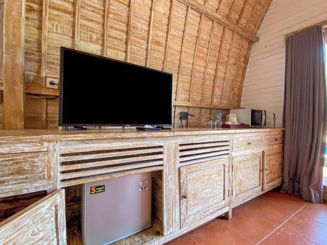 One Bedroom Bungalow with Pool View