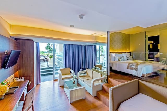 Infinity Suite Room