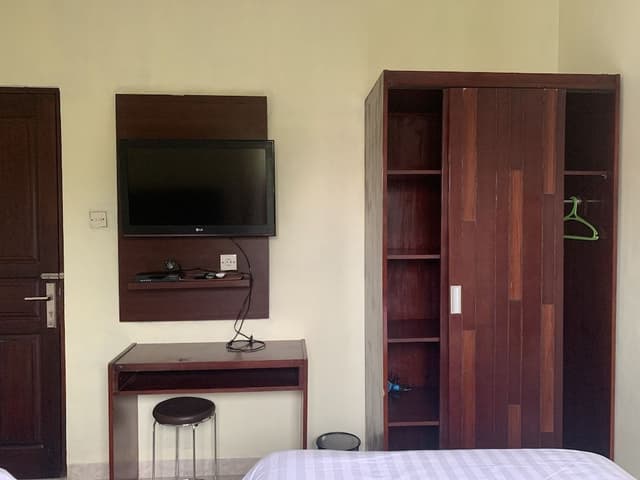Standard Twin Room (Sunflower)