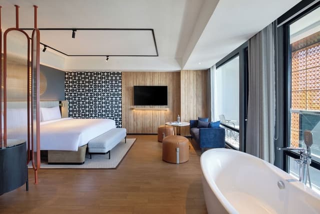 Comfort Suite, 1 King Bed, Ocean View (TRIBE)