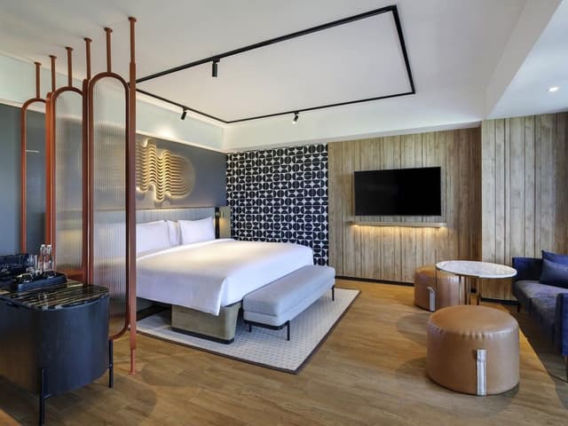 Comfort Suite, 1 King Bed, Ocean View (TRIBE XL)