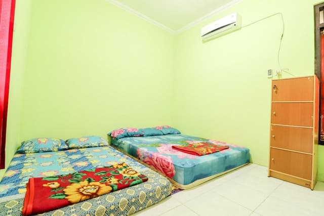 Family AC Private Bathroom (TV)