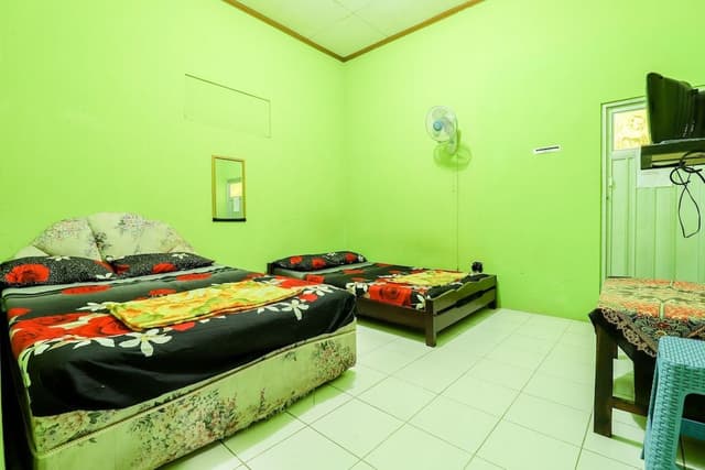 Family Fan Private Bathroom (TV)