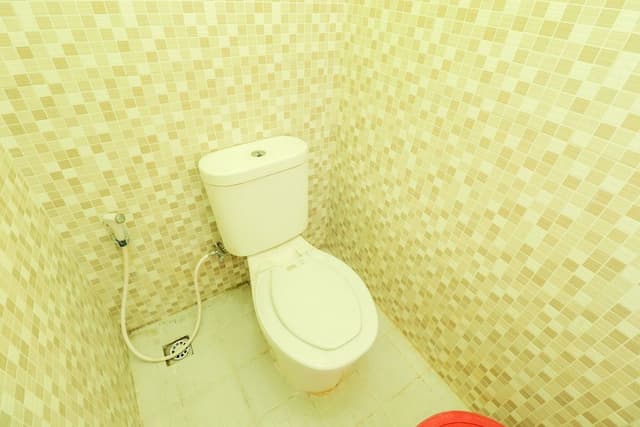 Family AC Private Bathroom (TV)