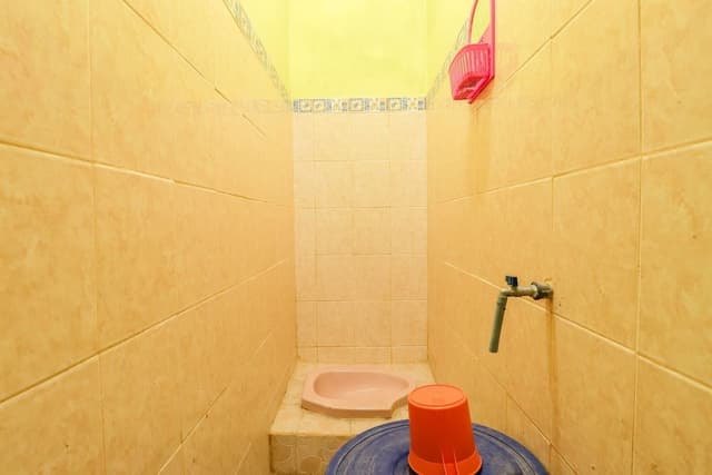 Family Fan Private Bathroom (TV)