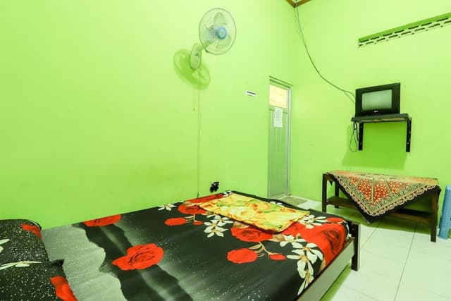 Family Fan Private Bathroom (TV)