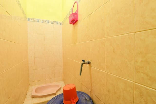 Family Fan Private Bathroom (TV)
