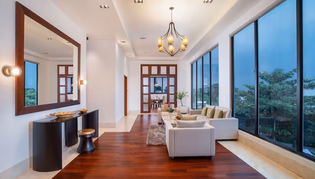 Suite with Private Meeting Room