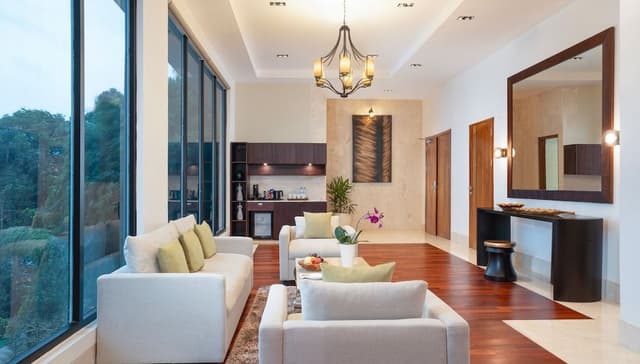Suite with Private Meeting Room