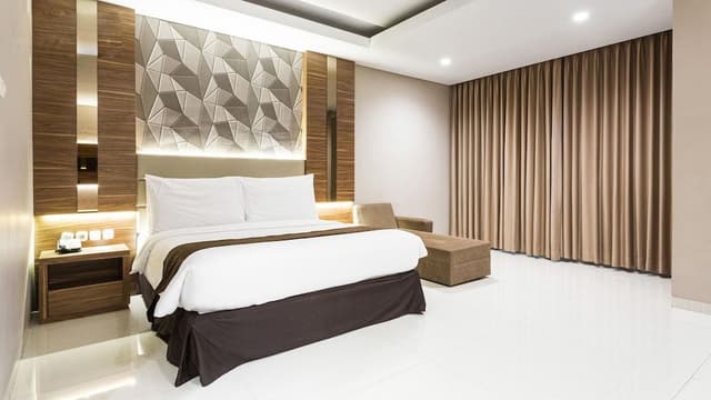 Royal Executive Room