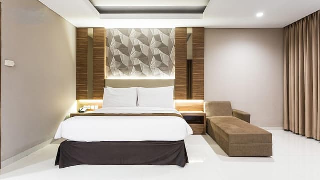 Royal Executive Room