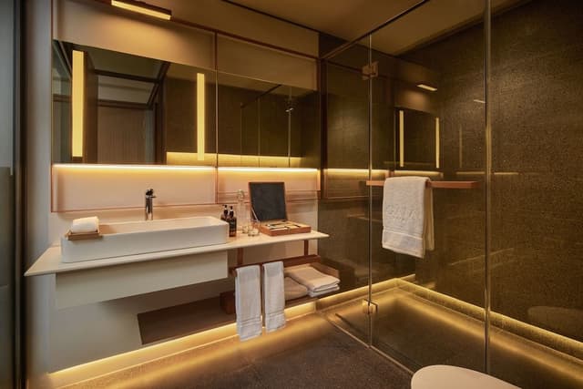 Deluxe Room, 1 King Bed, Balcony, Mountain View