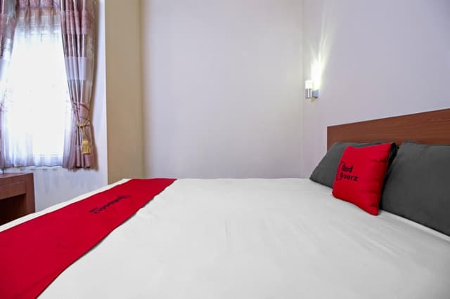RedDoorz Room