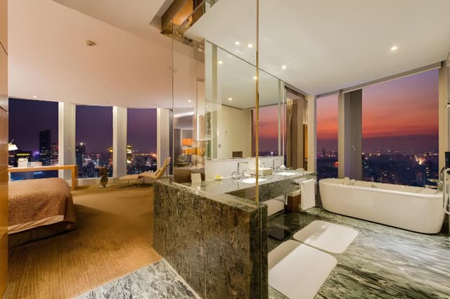1 King Junior Suite City View Club Lounge Access