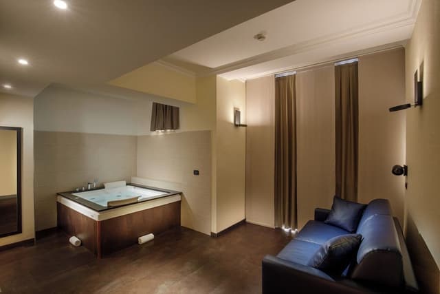 Suite, 1 King Bed, Terrace