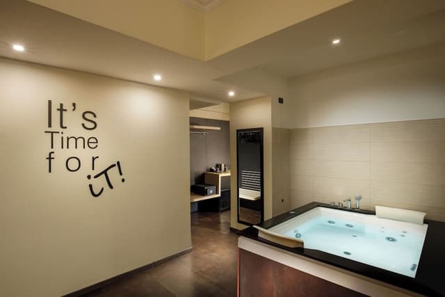 Suite, 1 King Bed, Terrace