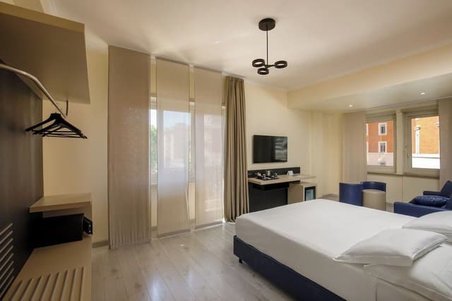Superior Room, 1 King Bed