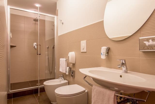 Comfort Room, Multiple Beds