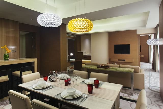 Suite, 1 Bedroom (Dining Area)