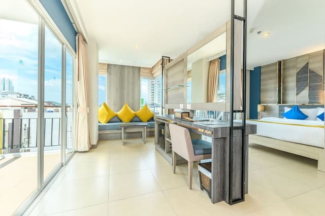 Grand Room (Deluxe)