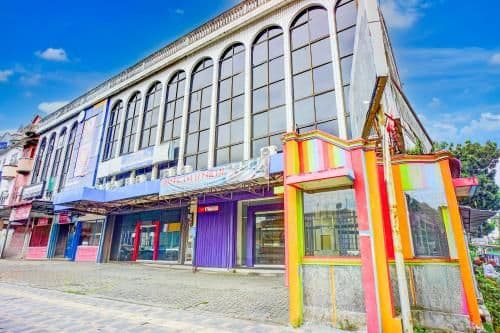 เรดดอร์ซ พลัส เนียร์ อิสตานา ไมมุน เมดาน เรดดอร์ซ พลัส เนียร์ อิสตานา ไมมุน เมดาน