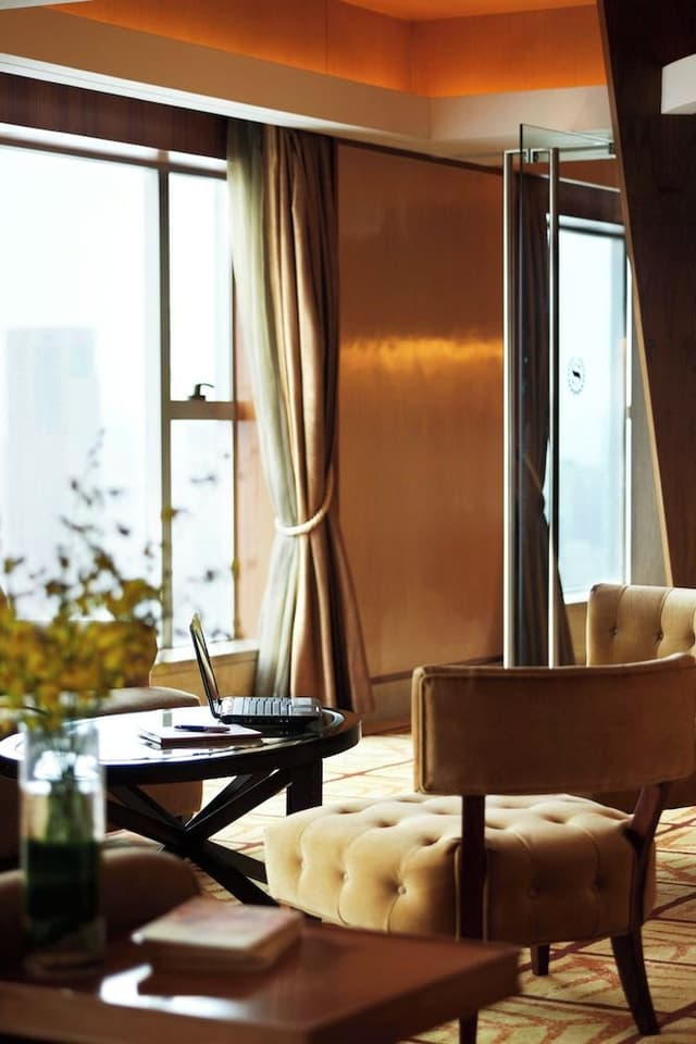 Superior Suite, 1 King Bed