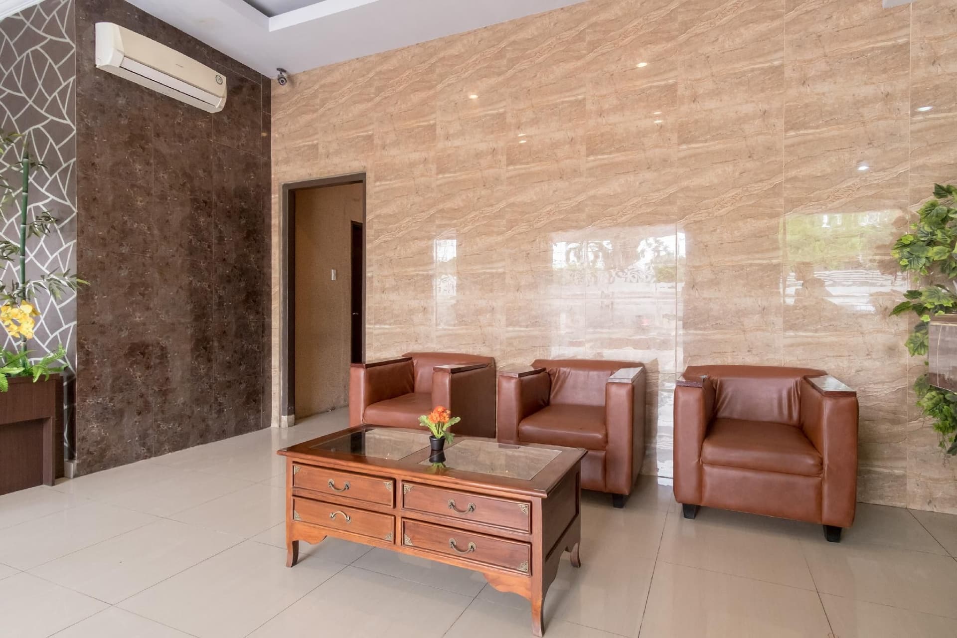 OYO 741 Hotel Labuhan Raya OYO 741 Hotel Labuhan Raya