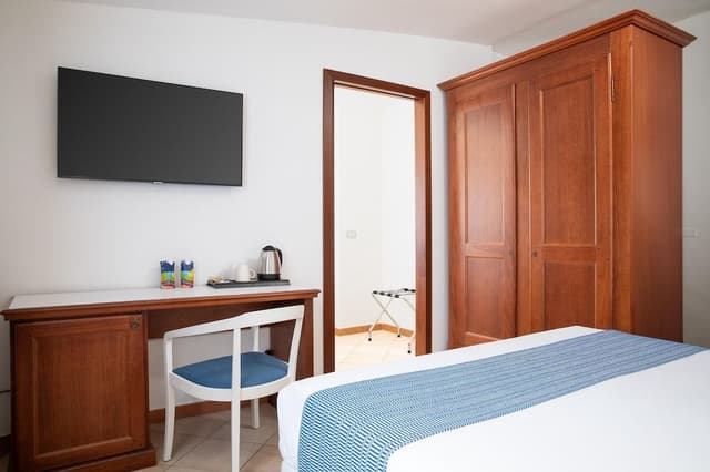 Comfort Room, Multiple Beds, Non Smoking