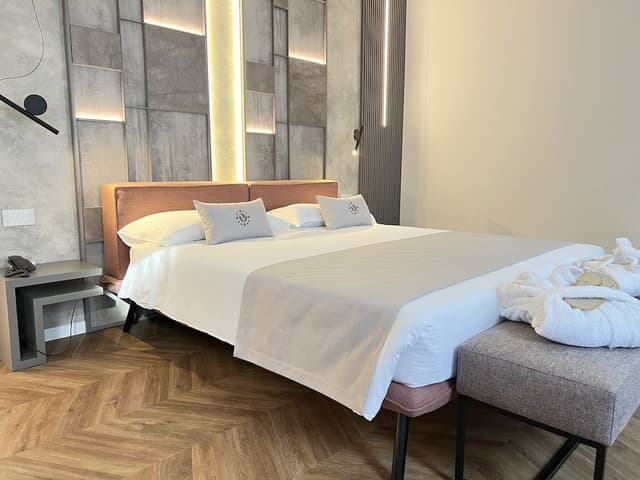 Deluxe Quadruple Room, Jetted Tub