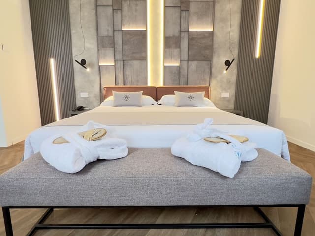 Deluxe Quadruple Room, Jetted Tub