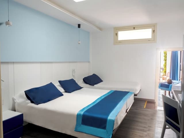 Family Room, 2 Bedrooms, Garden View
