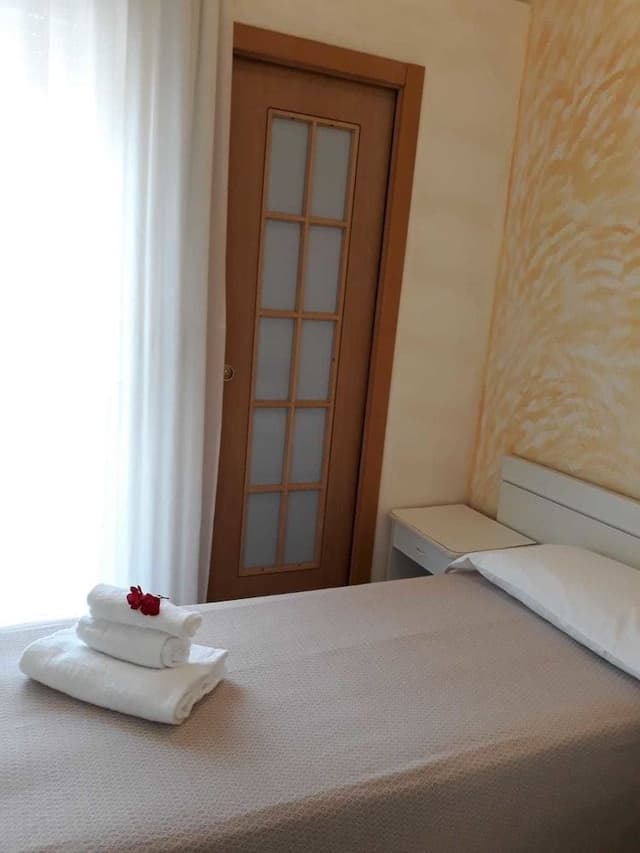 Economy Room, 1 Large Twin Bed