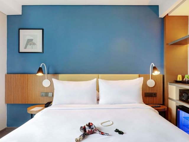 Double Hollywood King Size Bed