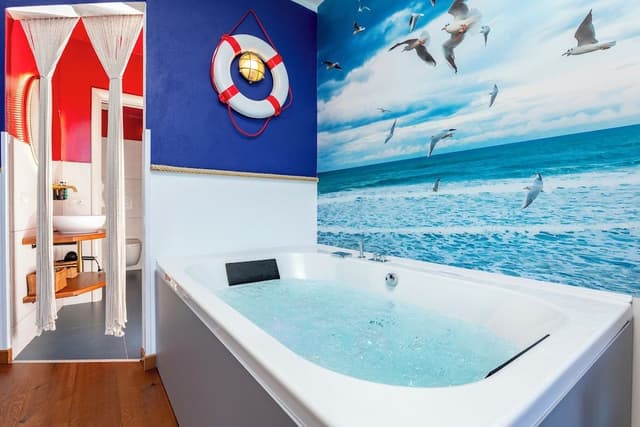 Deluxe Studio Suite, 1 Queen Bed, Sea View