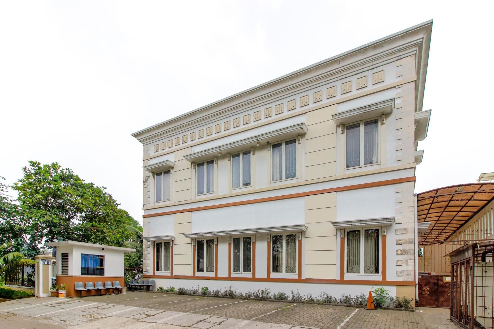เรดดอร์ซ ใกล้ UPH คาราวาซี 2 เรดดอร์ซ ใกล้ UPH คาราวาซี 2