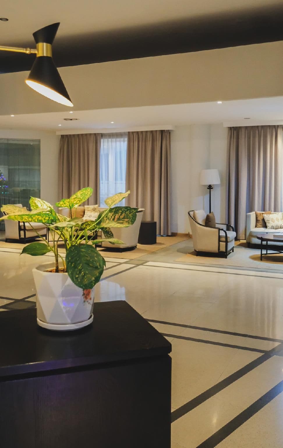โรงแรม สุนนี เซนทานี จัดการโดย อีสต์ ซีซัน