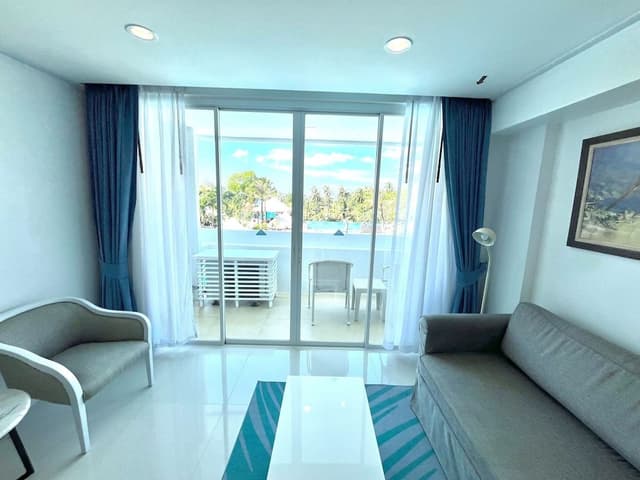 Deluxe Pool View