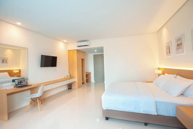 Deluxe Double Room, City View