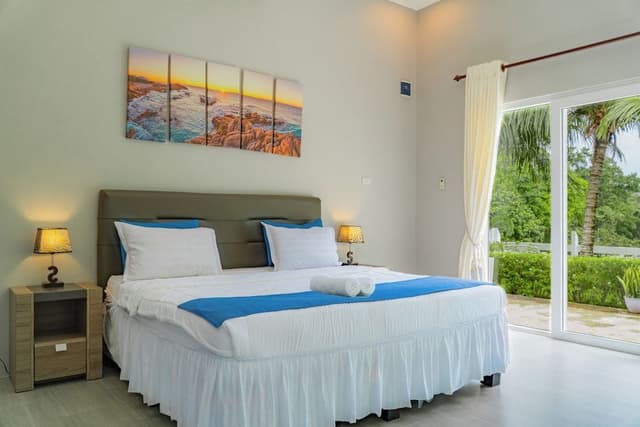 Deluxe Bungalow, 1 King Bed, Non Smoking, Beach View