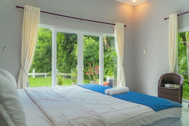 Deluxe Bungalow, 1 King Bed, Non Smoking, Beach View