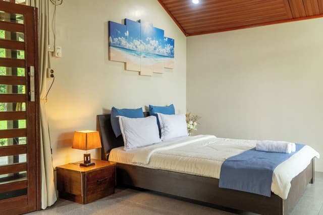 Exclusive Bungalow, 1 Queen Bed, Balcony, Beach View