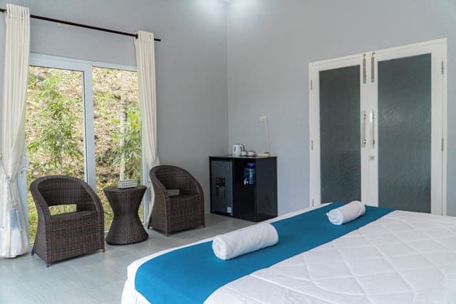 Deluxe Bungalow, 1 King Bed, Non Smoking, Beach View