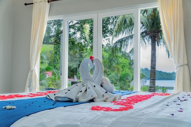 Deluxe Bungalow, 1 King Bed, Non Smoking, Beach View