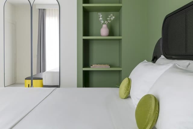 Deluxe Suite, 1 Queen Bed with Sofa bed