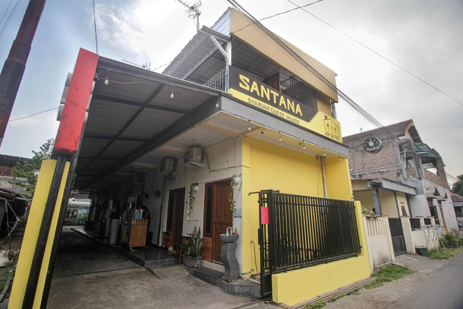 ซูเปอร์ โอโอวายโอ แคปปิตอล โอ 2258 แซนทานา ชรียะ เกสต์เฮาส์
