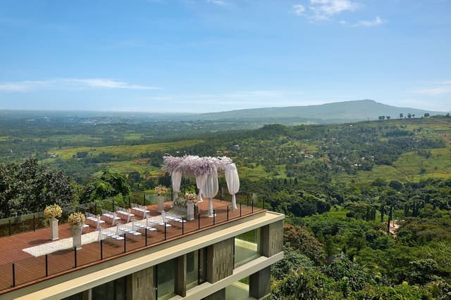 Junior Suite, 1 King Bed, Mountain View
